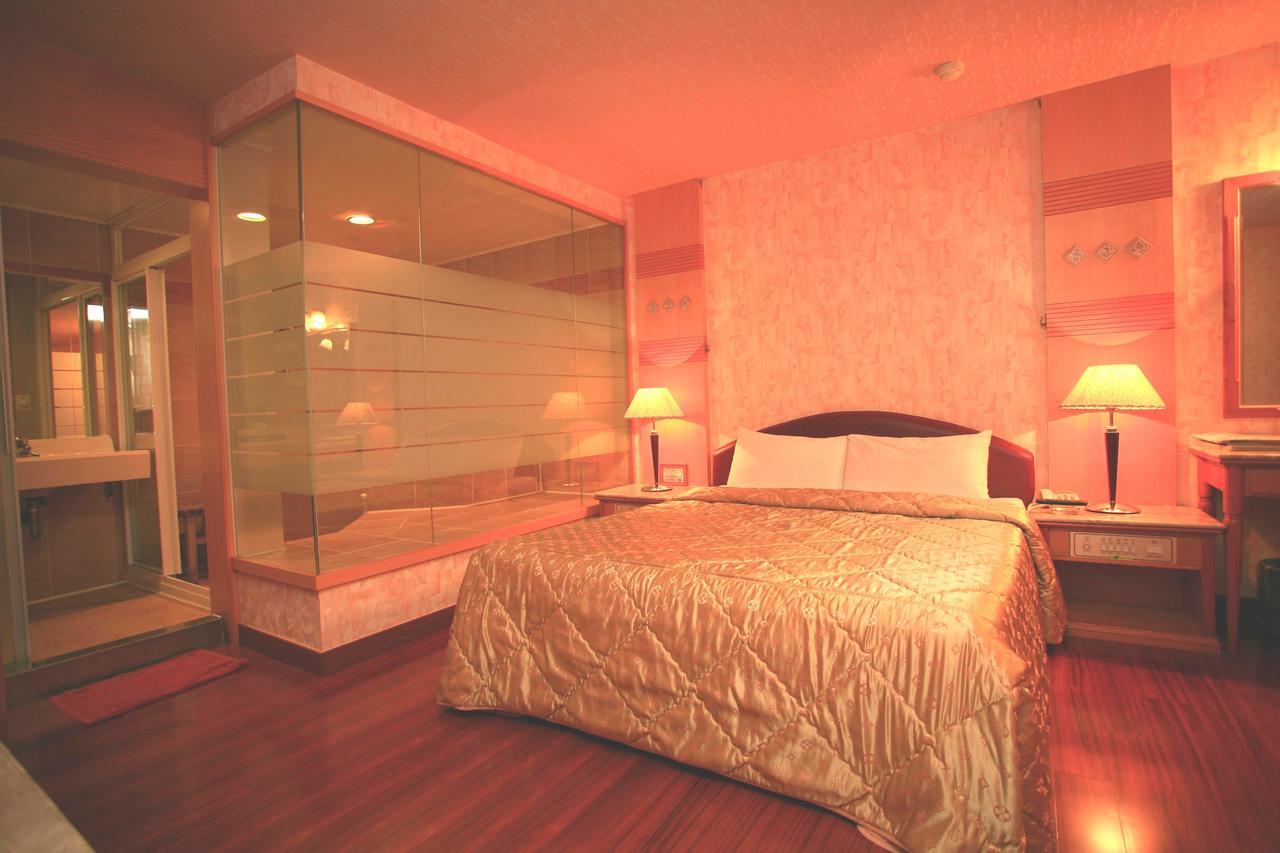 Paiwei Motel Тайнань Экстерьер фото
